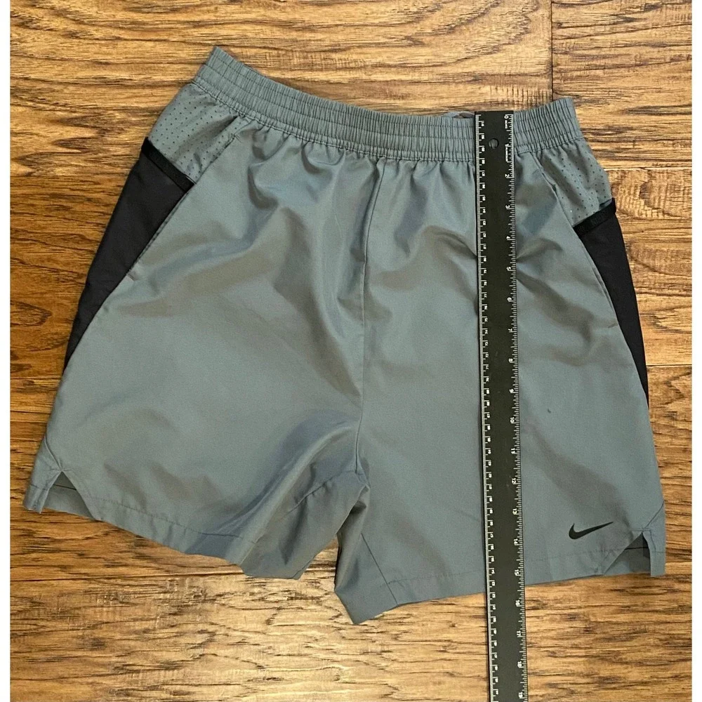 Nike Dri-FIT Kids XL Gray Black Athletic Running Shorts Side Pockets Mesh Trim